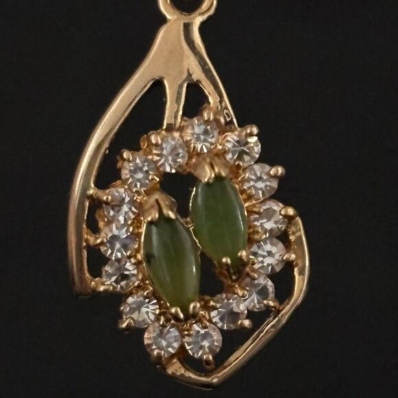 Vintage Jade Pendant Necklace, Dolphin Ore 18K Gold Electroplate - Picture 8 of 10